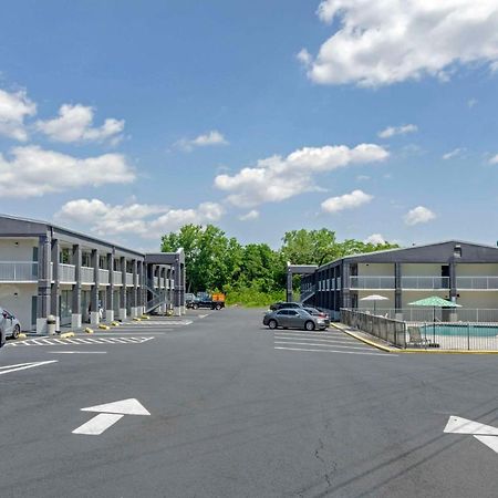 Suburban Studios Verona - Staunton North ภายนอก รูปภาพ