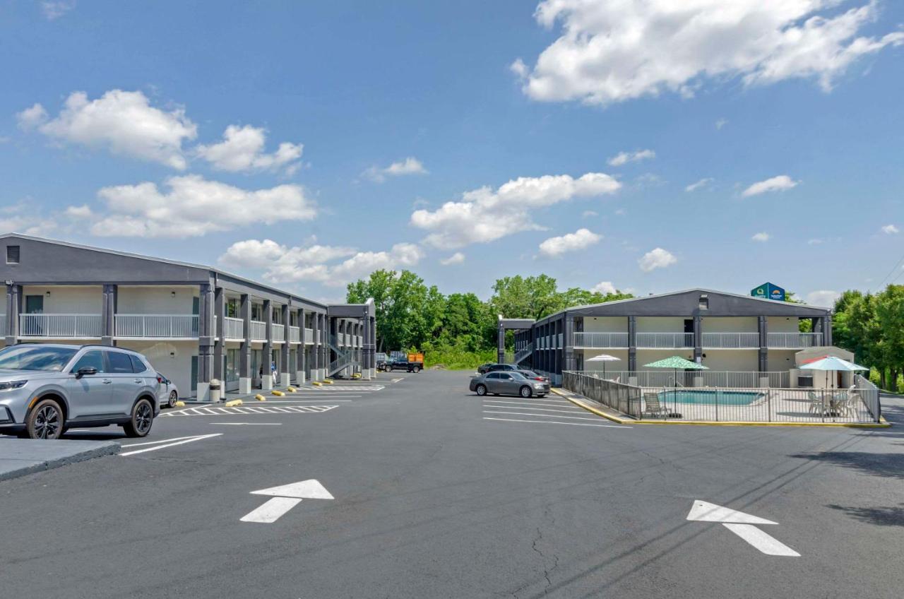 Suburban Studios Verona - Staunton North ภายนอก รูปภาพ